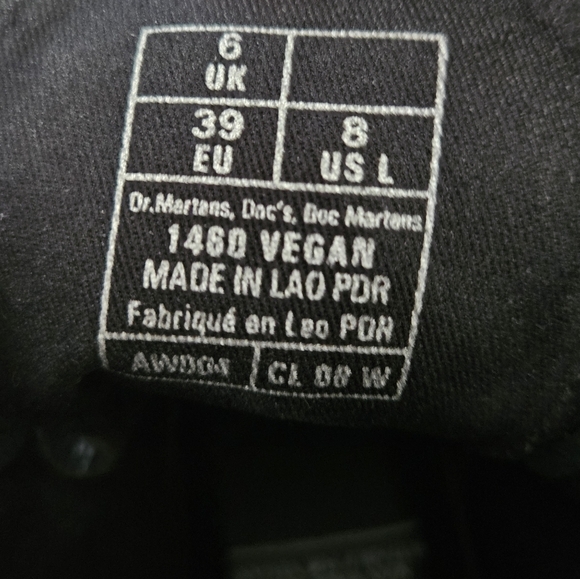 NWOT Dr. Martens 1460 Metallic Emboss 8 Eye Lace-Up Boots Faux Vegan Lea… - Picture 8 of 9